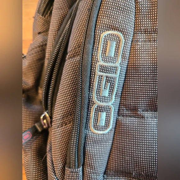 Ogio Renegade RSS 17" Black Pindot Laptop Backpack Carrying Case Tablet Bag - Picture 2 of 14